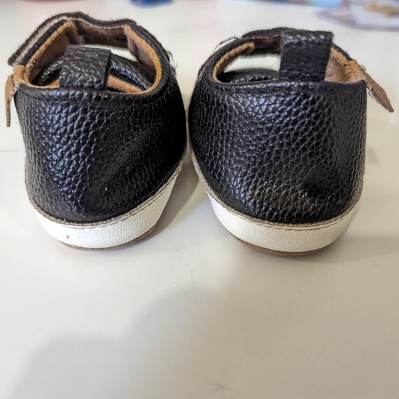 Baby boys soft shoes. Easy to put on. Infants size. - Picture 4 of 8